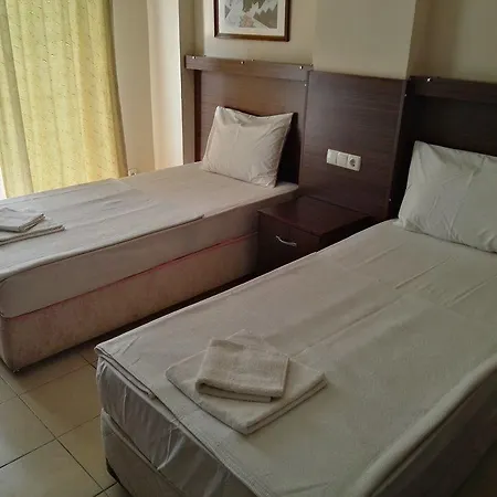 Szálloda La Perla Beach 3*