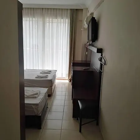 호텔 La Perla Beach 3*