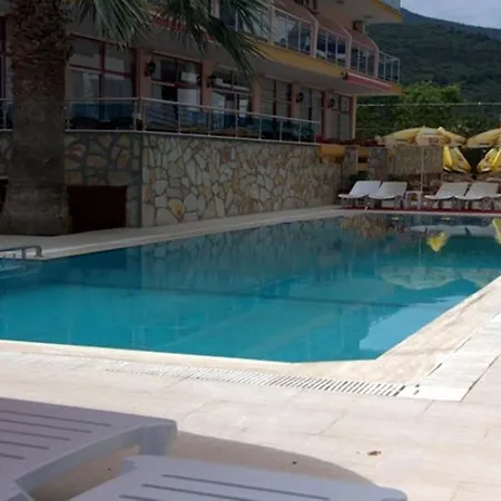 호텔 La Perla Beach 3*